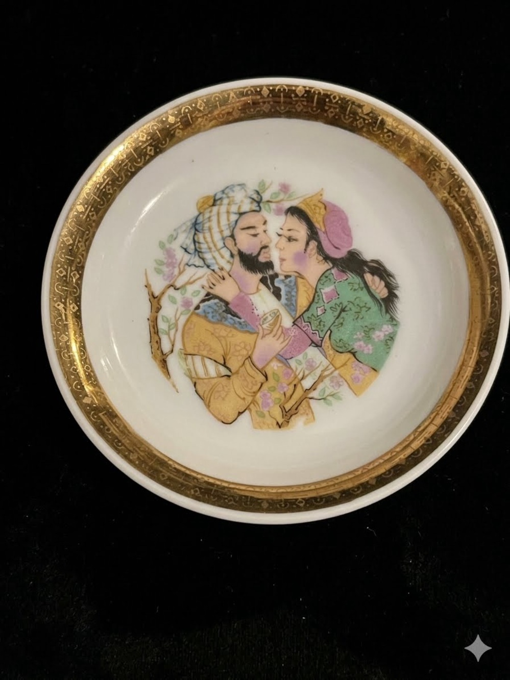 Gold-Trim Vintage melamine plate featuring Layla and Majnun romantic scene